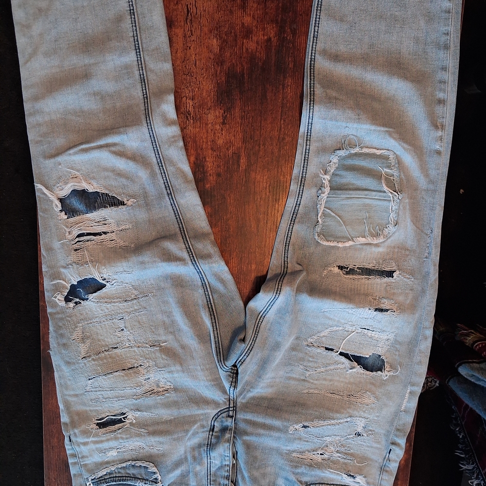 American Eagle Outfitters Light Blue Distressed Skinny Jeans